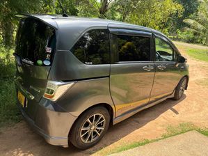 Honda Freed 2012