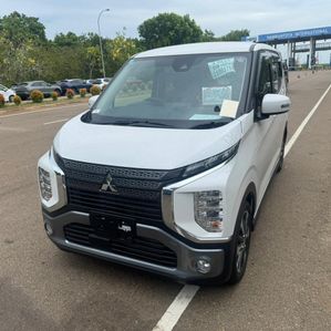 Mitsubishi eK Wagon X hybrid 2023 - Image 2