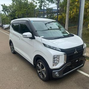 Mitsubishi eK Wagon X hybrid 2023 - Image 3