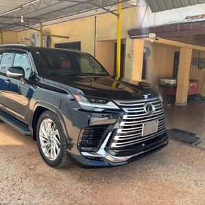 Lexus LX 600 Ultra Luxury 2023 - Image 2