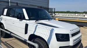 Land Rover Defender X-Dynamic HSE 2025