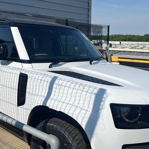 Land Rover Defender X-Dynamic HSE 2025 - Image 2