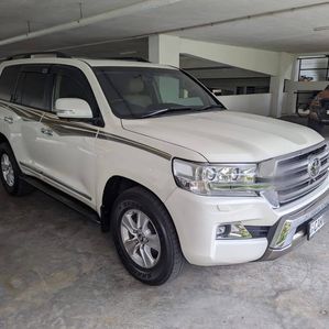 Toyota Land Cruiser Sahara V8 2015 - Image 2