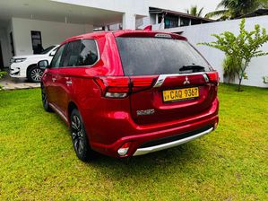 Mitsubishi Outlander PHEV G Navi 2015