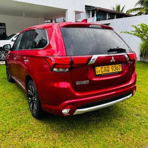 Mitsubishi Outlander PHEV G Navi 2015 - Image 2
