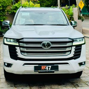 Toyota Land Cruiser Sahara LC 300 ZX Brand New 2023 - Image 3
