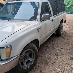 Toyota Hilux Toyata 1992 - Image 2
