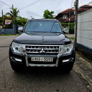Mitsubishi Montero Petrol 2012 - Image 3