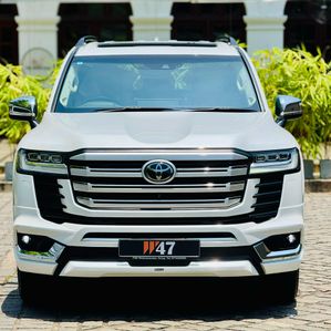 Toyota Land Cruiser Sahara LC300 ZX Highest Spc 2024 - Image 3
