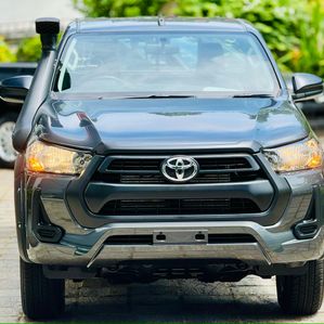 Toyota Hilux 2.8 Revo 6Fwd 4x4 BN 2025 - Image 3