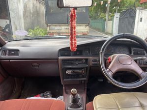 Nissan Bluebird 1990