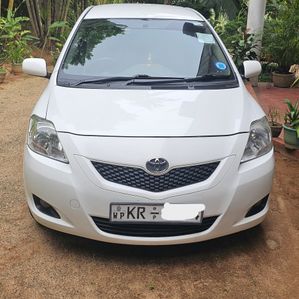 Toyota Yaris 2011 - Image 2