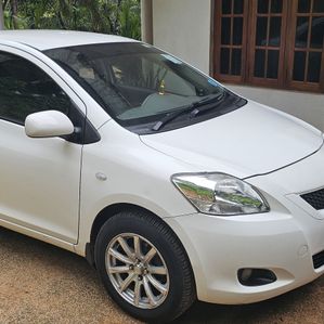 Toyota Yaris 2011 - Image 3