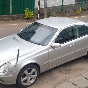 Mercedes Benz E200 W211 2004 - Image 2