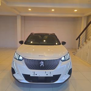 Peugeot E-2008 GT Line 2024 - Image 2
