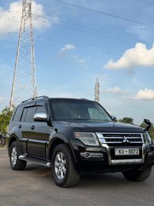 Mitsubishi Montero 2013
