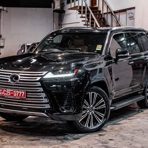 Lexus LX500D Sports Luxury 2024 - Image 2