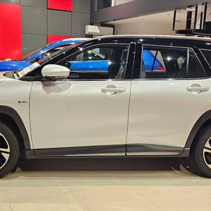 Toyota Yaris Cross Premium Lux 2025 - Image 3