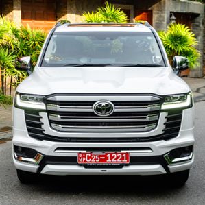 Toyota Land Cruiser Sahara LC300 ZX - BELT 2024 - Image 3
