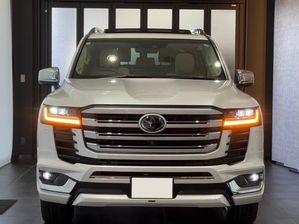 Toyota Land Cruiser Sahara LC300 2024