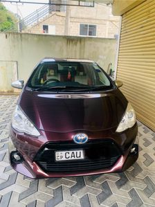 Toyota Aqua S Grade 2015