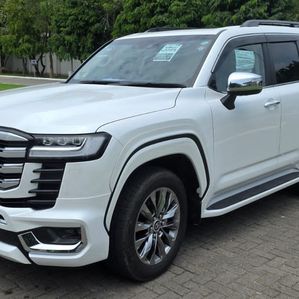 Toyota Land Cruiser Sahara LC 300 2024 - Image 2