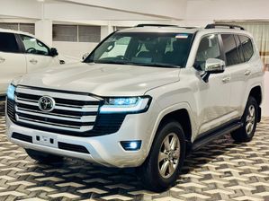 Toyota Land Cruiser Sahara V6 Diesel 7 seats 2025