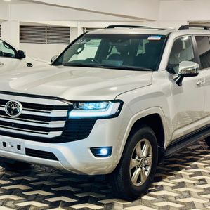 Toyota Land Cruiser Sahara V6 Diesel 7 seats 2025 - Image 2