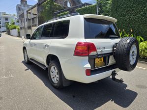 Toyota Land Cruiser Sahara V8 2017