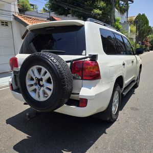 Toyota Land Cruiser Sahara V8 2017 - Image 3