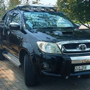 Toyota Hilux 2010 - Image 2