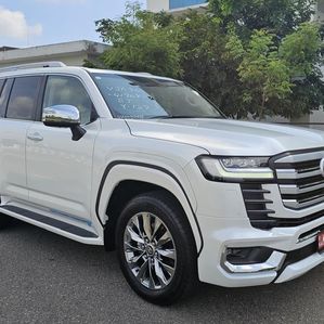 Toyota Land Cruiser Sahara LC300 2024 - Image 2
