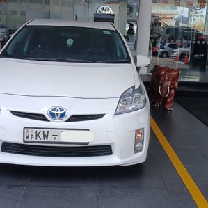 Toyota Prius 3rd Gen 2011 - Image 2