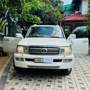 Toyota Land Cruiser Sahara Japan 2004 - Image 2