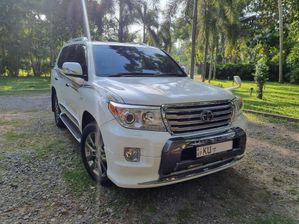 Toyota Land Cruiser Sahara 2011