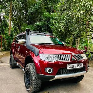 Mitsubishi Montero Sport 2012 - Image 2