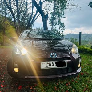 Toyota Aqua G Grade 2014 - Image 2