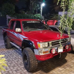 Toyota Hilux 1989 - Image 2