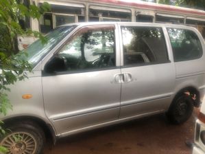 Nissan Serena 1999