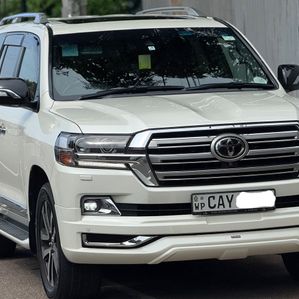 Toyota Land Cruiser Sahara ZX Petrol 2017 - Image 2
