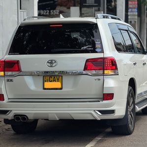 Toyota Land Cruiser Sahara ZX Petrol 2017 - Image 3