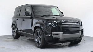 Land Rover Defender P400e Black Edition 2024