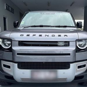 Land Rover Defender P400e Urban Edition 2024 - Image 2
