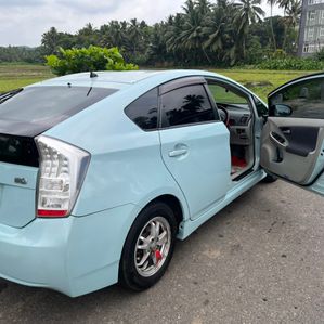 Toyota Prius 3rd Generation 2010 - Image 3