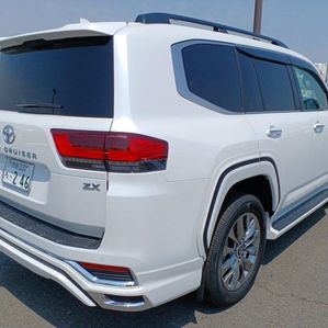 Toyota Land Cruiser Sahara LC300 2024 - Image 3