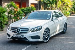 Mercedes Benz E300 AMG-Premium Plus 2015