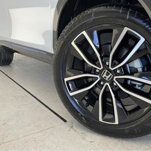 Honda Vezel Z Play MoonRoof 2025 - Image 3