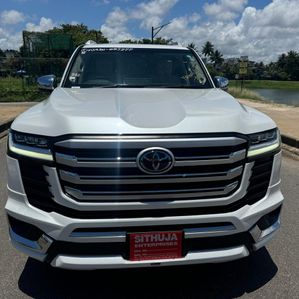 Toyota Land Cruiser Sahara Fully loaded 2024 - Image 3