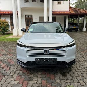 Honda Vezel Z Play Package 2024 - Image 2