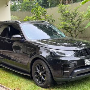 Land Rover Discovery 5 S 2017 - Image 2